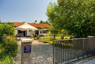 Ferienhaus mit Whirlpool und eingezäuntem