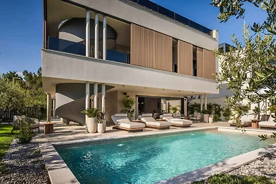 Villa mit Jacuzzi, Sauna und Pool
