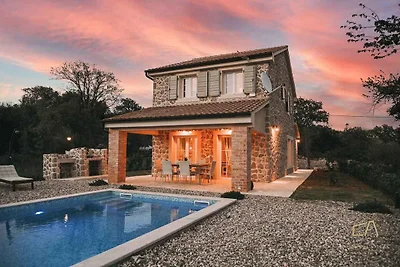 Villa mit Pool und Klimaanlage