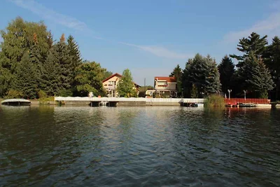 Ferienhaus direkt am Fluss mit Pool
