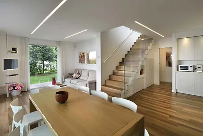 Villa mit Klimaanlage, Dachterrasse und