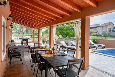 Villa mit Pool und Klimaanlage