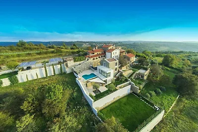 Villa mit Pool und Sauna