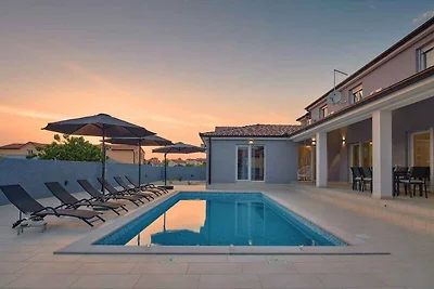 Villa mit Klimaanlage und Pool