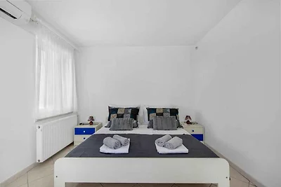 Apartment mit grossem Balkon, einem Schlafzim