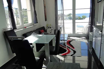 Villa direkt am Meer mit gemeinsamen Pool