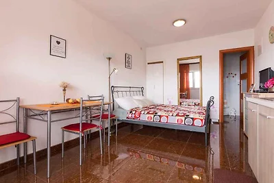 Studio mit Terrasse und schönen Meerblick