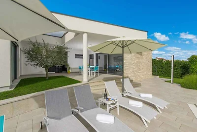 Villa Eine Luxusvilla mit einem kristallklare