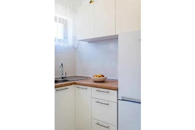 Apartment Zirje mit Meerblick in Strandnähe