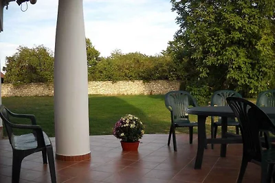 Ferienhaus mit Pool und Klimaanlage