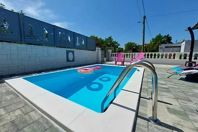 Ferienhaus mit Aussenpool und Whirlpool