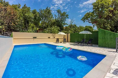 Ferienhaus mit Pool und Klimaanlage