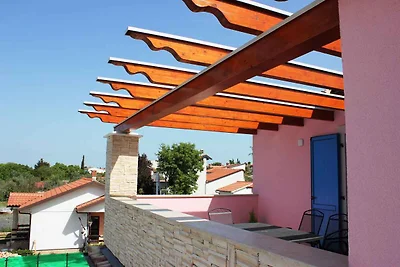 Villa mit Swimmingpool, Terrasse und Grill