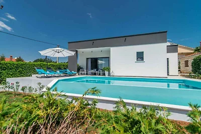Villa mit Pool und Klimaanlage