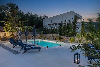 Ferienwohnung mit Pool und Meerblick