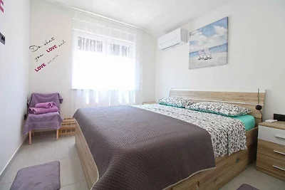 Ferienhaus modern eingerichtet mit Garten und