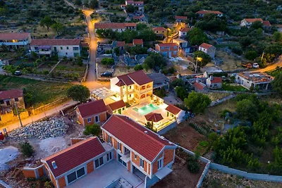 Traditionelle dalmatinische Steinvilla mit Po