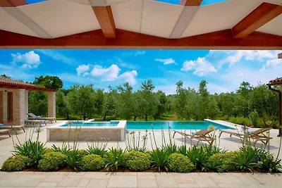 Villa mit Klimaanlage und Pool
