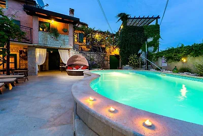 Villa mit Schwimmbad und Klimaanlage