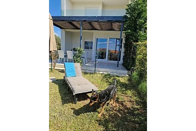 Ferienwohnung mit Garten und Klimaanlage