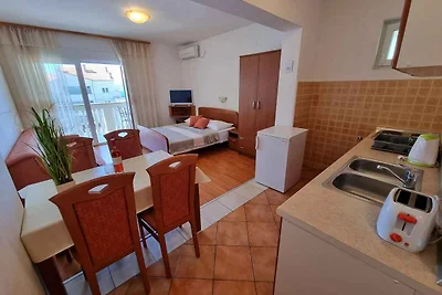 Studio mit Klimaanlage und Balkon