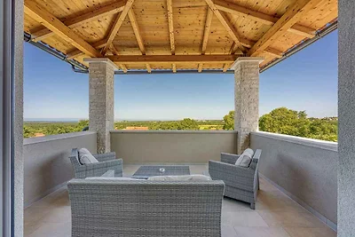 Villa mit Pool und Klimaanlage