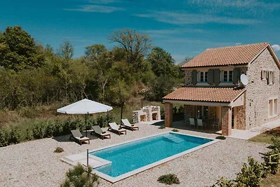 Villa mit Pool und Klimaanlage