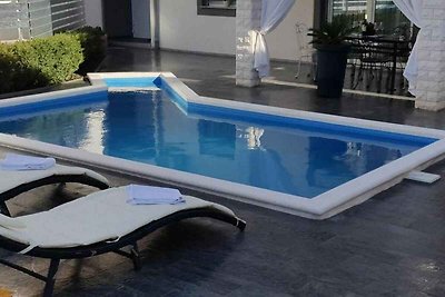Ferienhaus mit Klimaanlage und Aussenpool