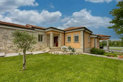 Villa mit eigenem Pool und Garten