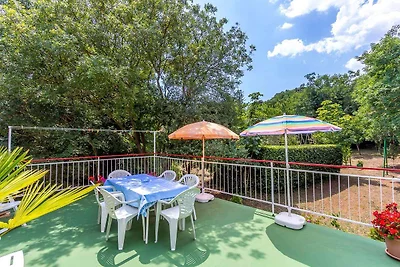Ferienhaus mit Garten, Grill und