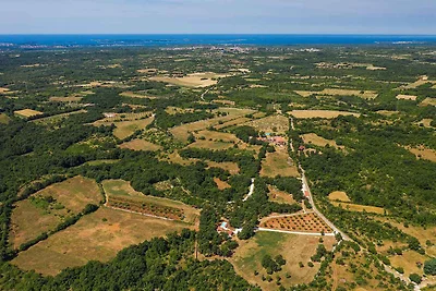 Villa mit Pool und grosszügigem Grundstück