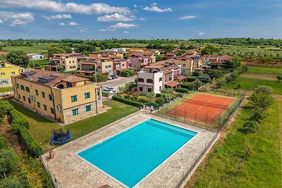 Ferienwohnung mit Aussenpool und Tennisplatz