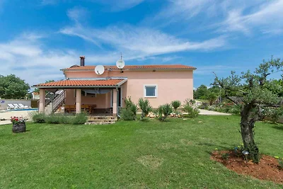 Villa mit Pool und Garten