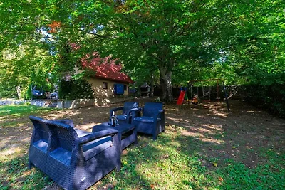 Ferienhaus mit Whirlpool und Garten