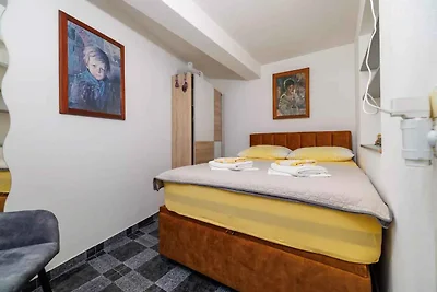 Ferienhaus mit Pool und Garten