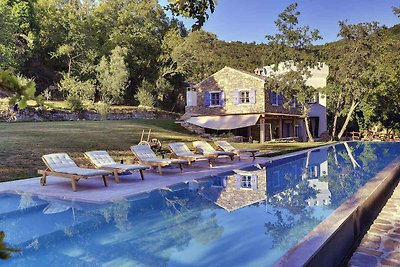 Ferienhaus mit Pool und Whirlpool