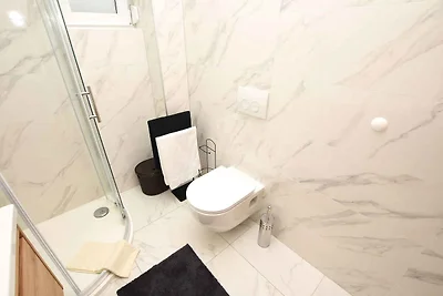 Gemütliche Unterkunft Daisy in Pakoštane mit 