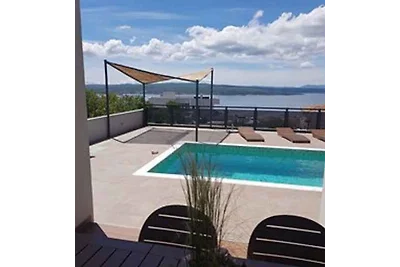 Ferienhaus mit Pool und Meerblick