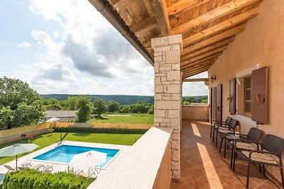 Villa mit Pool und Whirpool