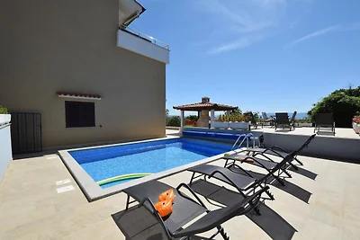 Ferienwohnung im 2. Stock mit Pool