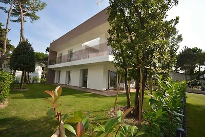 Villa mit Klimaanlage, Dachterrasse und