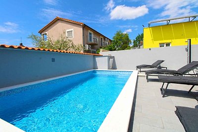Ferienhaus mit Pool und Klimaanlage