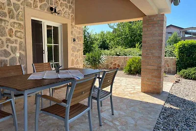 Villa mit Pool und Klimaanlage