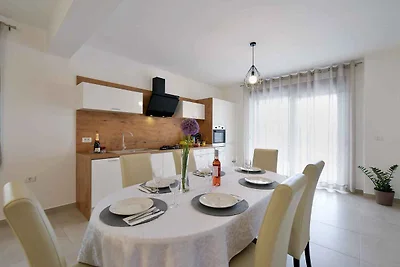 Ferienhaus mit Pool und Terrasse