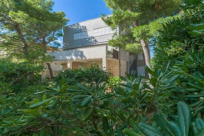 Ferienwohnung mit Garten und Klimaanlage