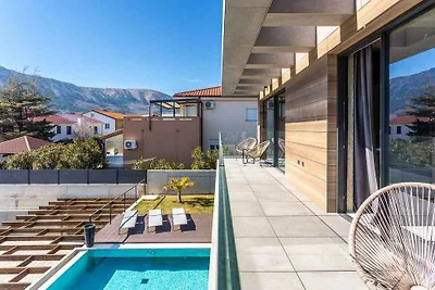 Villa mit Pool und Wellness