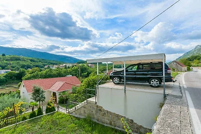 Ferienhaus mit Pool und Klimaanlage