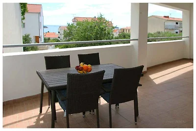 Ferienwohnung mit Klimaanlage und Balkon
