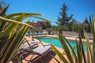 Villa mit Swimmingpool und Meerblick