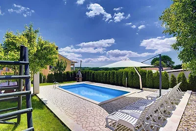 Ferienhaus mit Pool und Klimaanlage